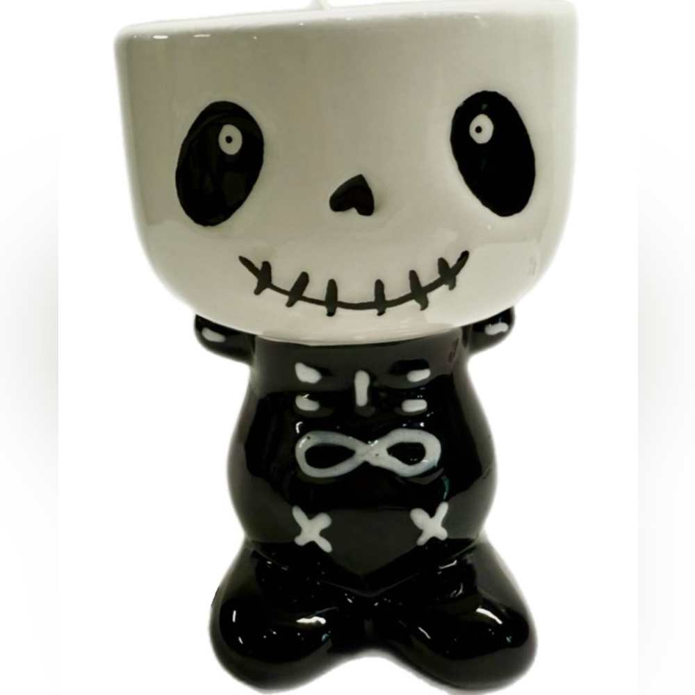 NEW Cupcakes & Cashmere "Pumpkin Patch" 5 oz. Halloween Candle - Picture 2 of 8